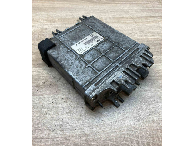 Блок управления двигателем Блок управления 028906021AT, 0281001368   Volkswagen PASSAT B4
