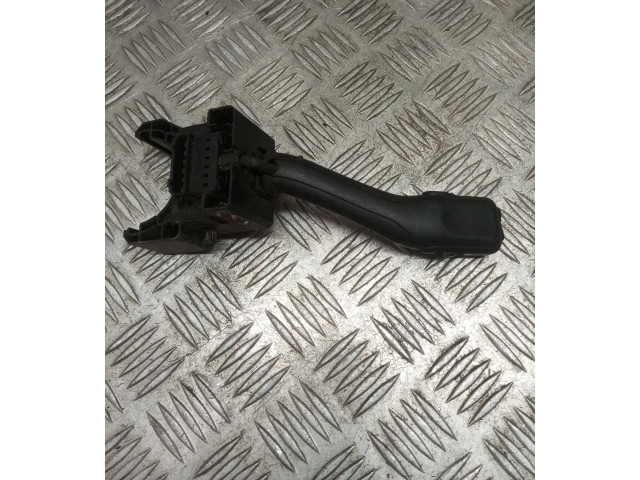 Ручка стеклоочистителей    Volkswagen PASSAT B5