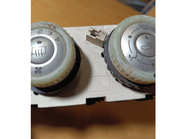 Блок управления климат-контролем 69667016 Mitsubishi Colt