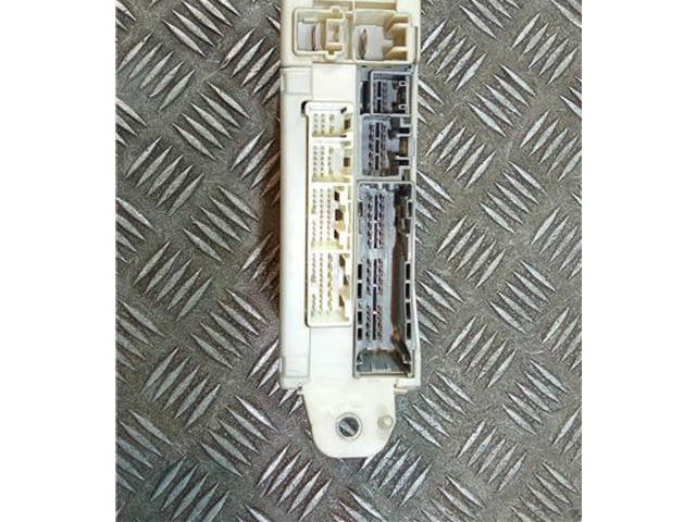   Pojistková skříňka 8273030272, 7G090537   Lexus GS 300 350 430 450H 2007