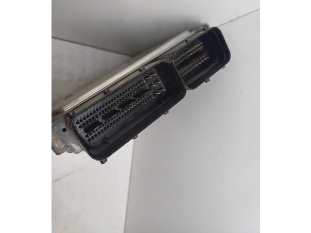 Řídící jednotka 03G906016DM, 1039S06225 Volkswagen Caddy 2005