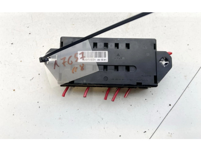 Блок предохранителей 9162323, 9162323 Volvo V70