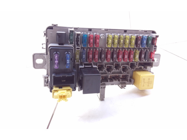 Блок предохранителей YQE102720, 203142090999 Rover 414 - 416 - 420