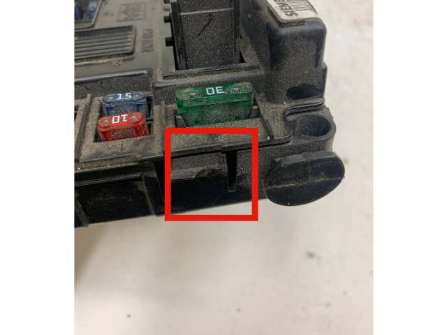 Pojistková skříňka 9643498980, 138152312 Citroen Berlingo 2001