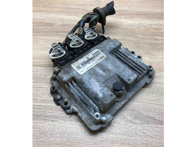 Блок управления двигателем Блок управления 5M6112A650BA, 0281012530 Mazda 3 I