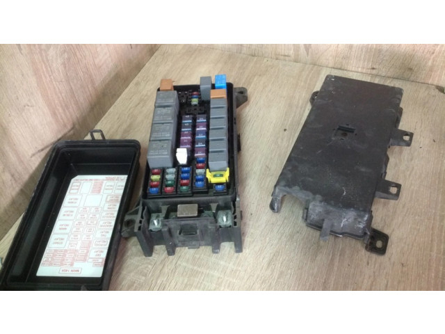 Блок предохранителей 911613E011   KIA Sorento    