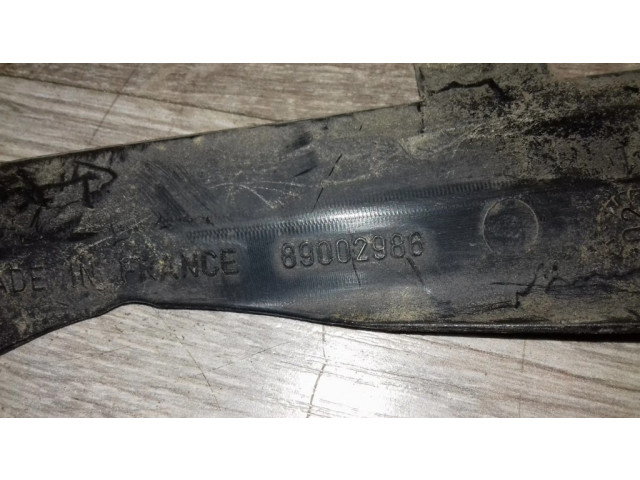 Деталь передней фары