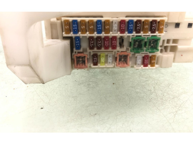 Блок предохранителей 827300H030A, 827300H030A Peugeot 108