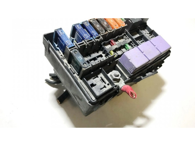 Блок предохранителей 820000305, 318003100 Daihatsu Cuore