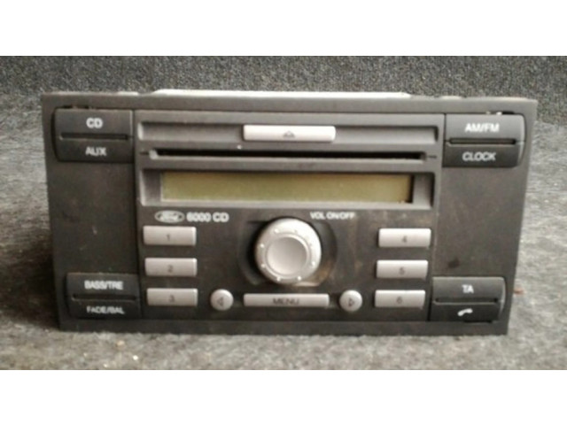 Радио/ проигрыватель CD/DVD / навигация