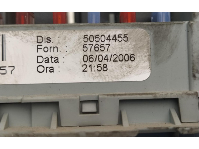 Блок предохранителей 50504455 Alfa Romeo 166