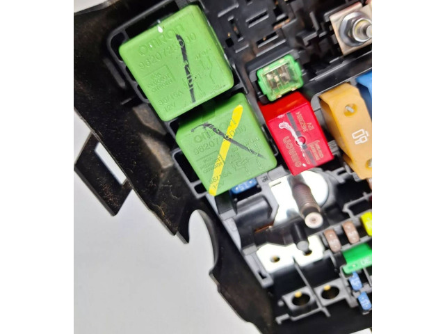 Блок предохранителей 1495299080, 1001613   Citroen C8    