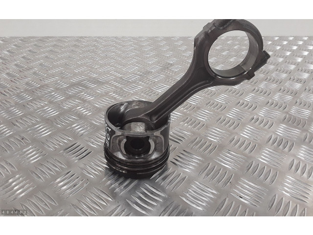 Поршень Mitsubishi Outlander