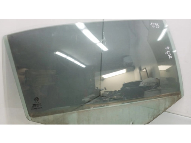 Основное стекло задних дверей