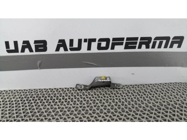 Держатель крыла