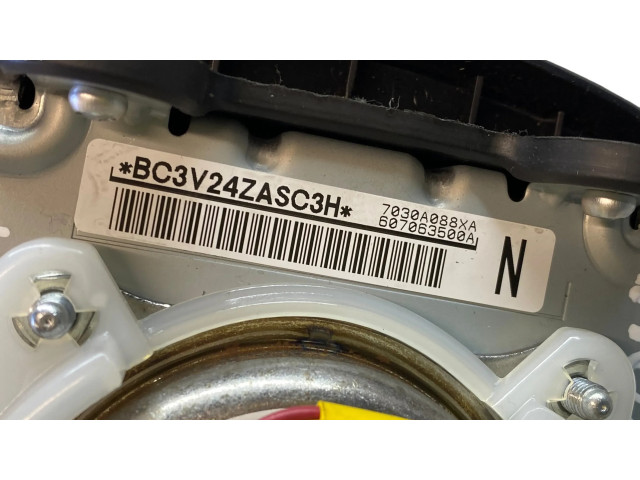 Подушка безопасности водителя 7030A088XA, BC3V24ZASC3H Mitsubishi Outlander