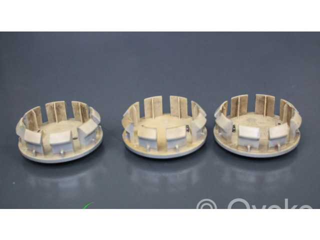 Заводская крышка (крышки) от центрального отверстия колеса