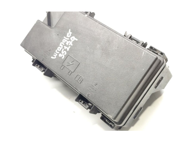 Блок предохранителей 68303924AB Jeep Wrangler