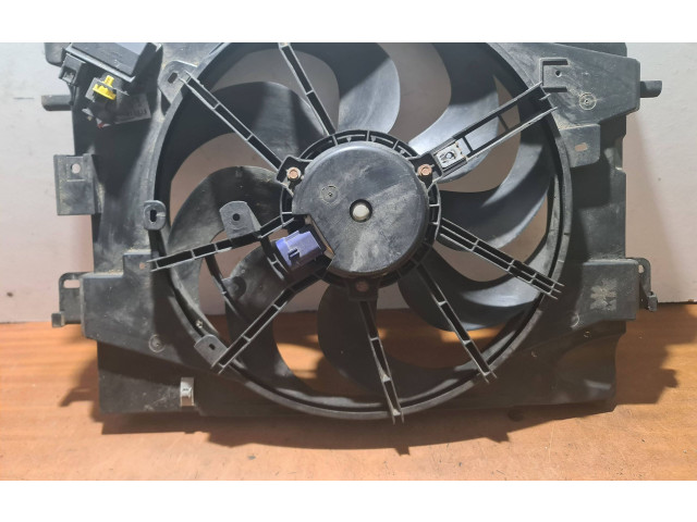 Вентилятор радиатора 8240636 Dacia Sandero