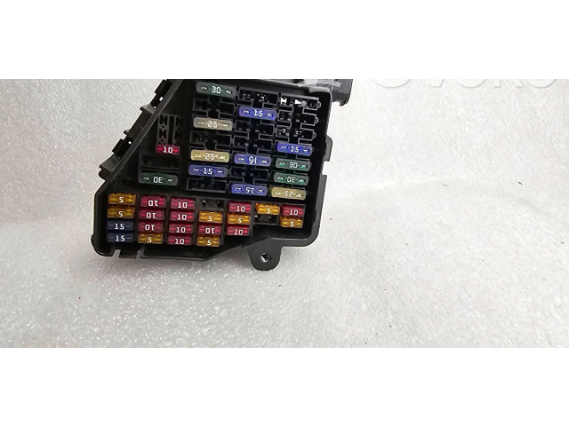 Блок предохранителей  8D1941824   Skoda Octavia Mk1 (1U)    