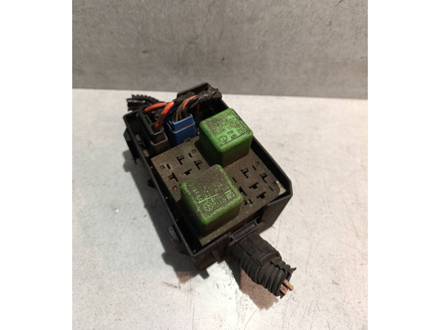 Sicherungskasten komplett 13106985   Opel ombo C    