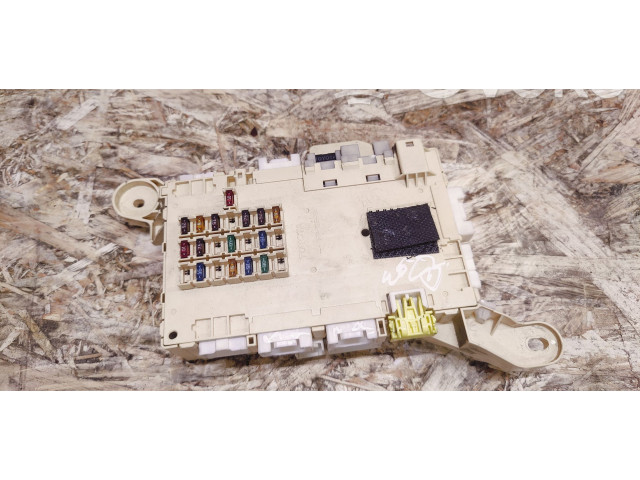 Pojistková skříňka 8273024011 Lexus SC 430 2002