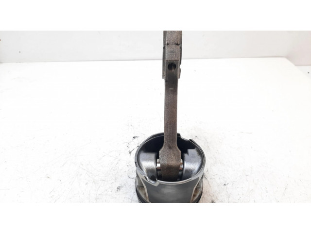 Píst BMW 5 E60 E61 pro naftový motor 2.5 M57D25 (256D2)