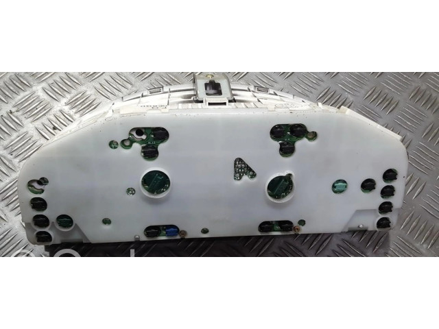 Панель приборов Mazda 626