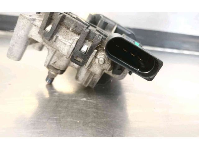 Моторчик дворников 95513457    Opel Combo C