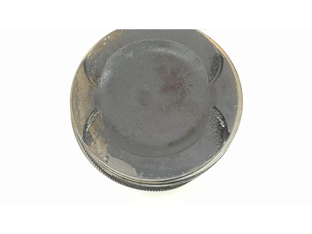 Píst 11257613626 BMW X6 E71 pro benzínový motor 4.4