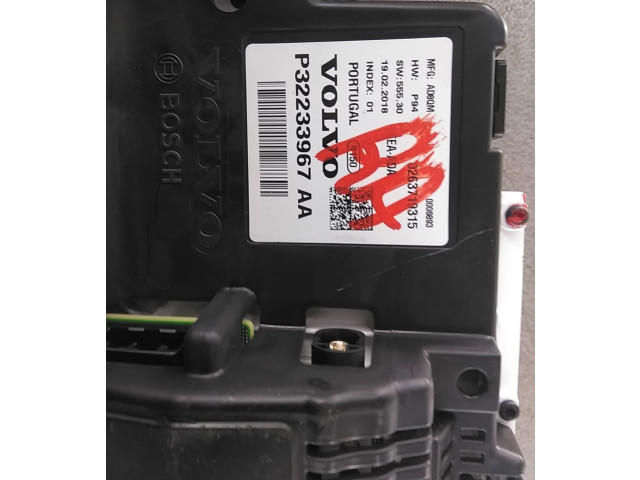 Спидометр (приборный щиток) 32233967, 32233967    Volvo XC60