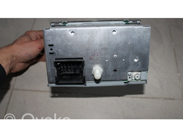 Радио/ проигрыватель CD/DVD / навигация