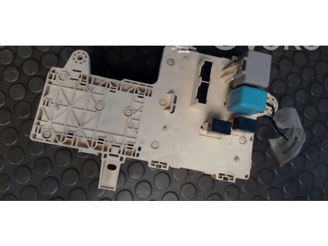 Блок предохранителей 8922153100 Lexus IS 200-300