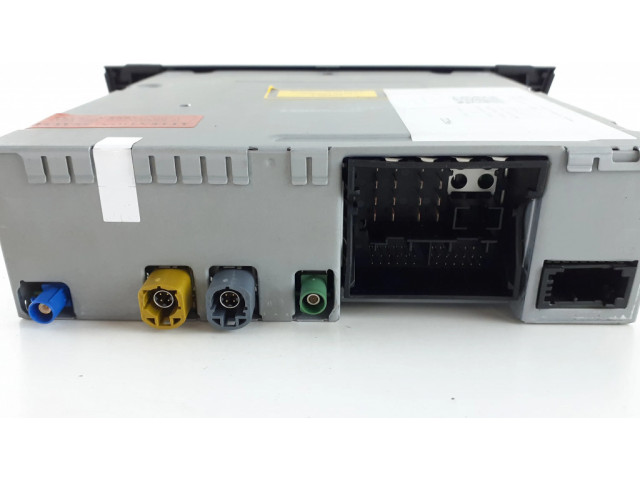 Радио/ проигрыватель CD/DVD / навигация