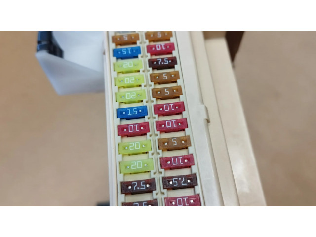 Pojistková skříňka 63586794, 8273078011 Lexus NX 2019