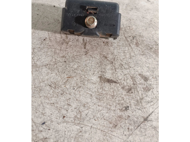 Блок предохранителей  9401802, 0302167   Volvo V70    