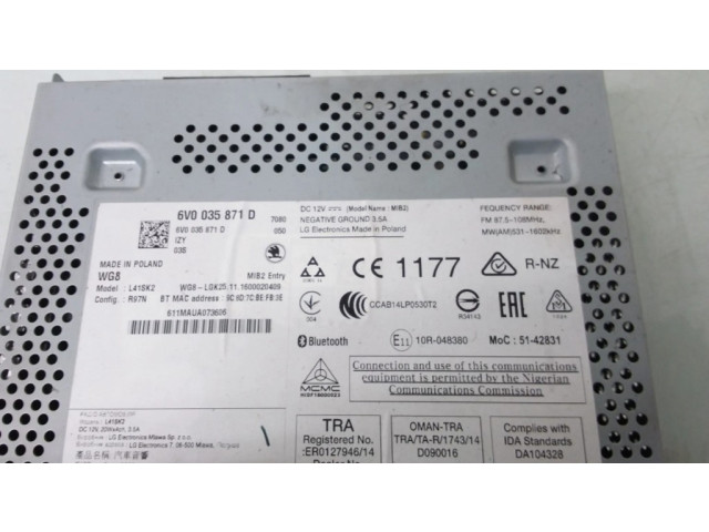 Радио/ проигрыватель CD/DVD / навигация