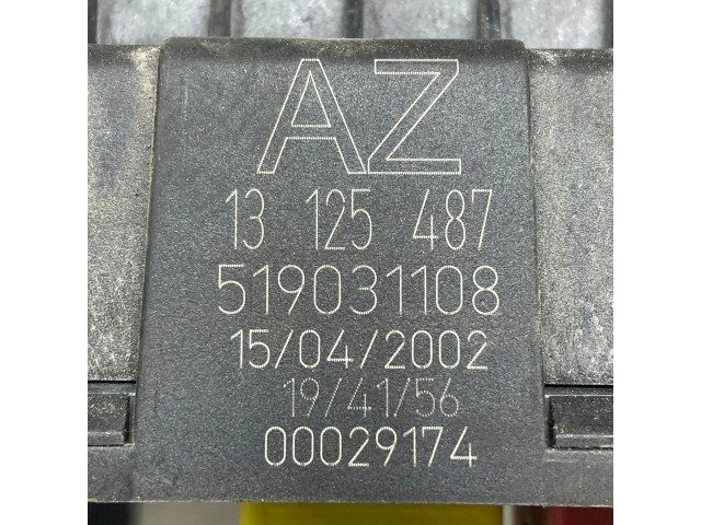 Блок предохранителей 13125487, 00029174 Vauxhall Vectra C