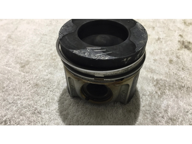 Píst ATE00, N031A   Ford Transit  pro naftový motor 2.0  