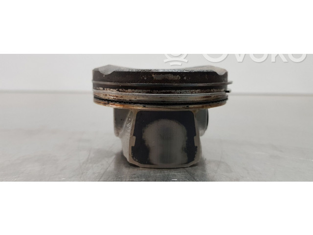 Píst 1310124050 Toyota Corolla E160 E170 M20A