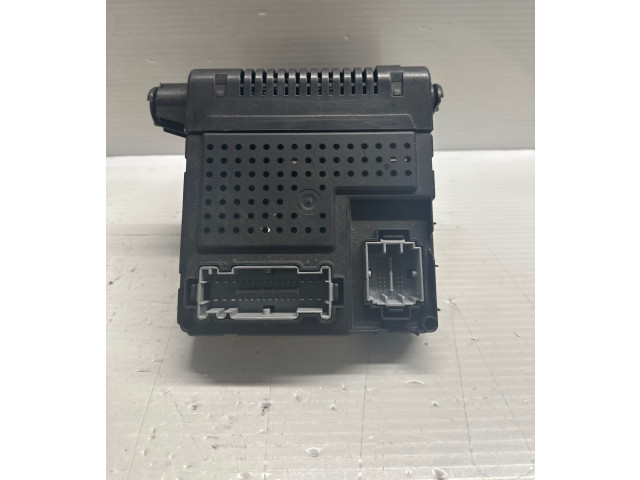 Блок предохранителей 30786889 Volvo S60