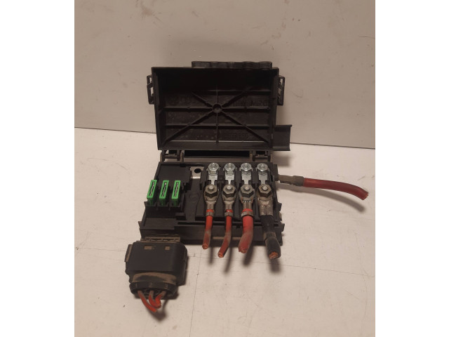 Блок предохранителей 1J0937550AA   Audi A3 S3 8L    