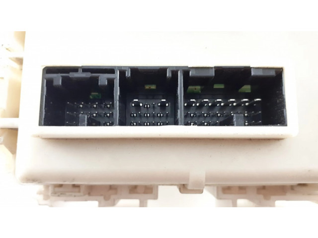 Блок предохранителей 827300F051C, 827300F051 Toyota Verso