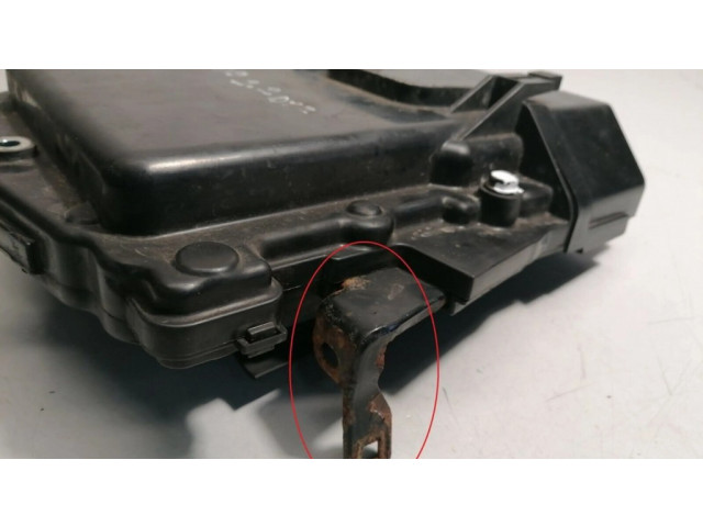 Другая деталь отсека двигателя