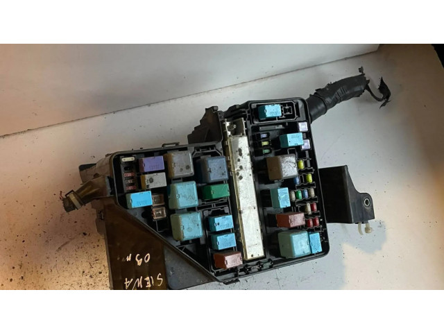   Pojistková skříňka 71547067   Toyota Sienna XL20 II 2009