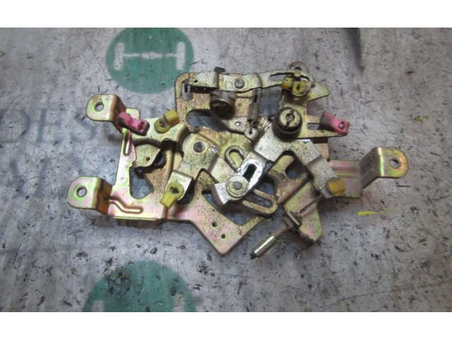 Zámek zadních dveří    Nissan Serena 1999