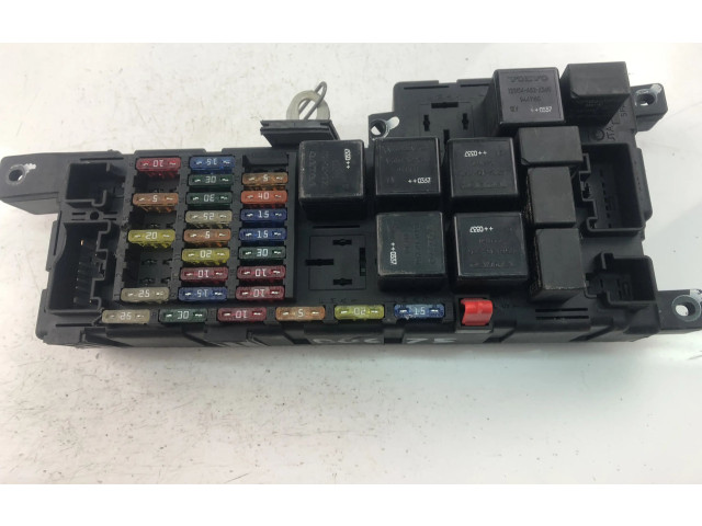 Блок предохранителей  8678449   Volvo V70    