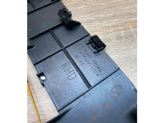 Přístrojová deska Toyota Prius (XW20) 2003 8380047311A, 8214247040