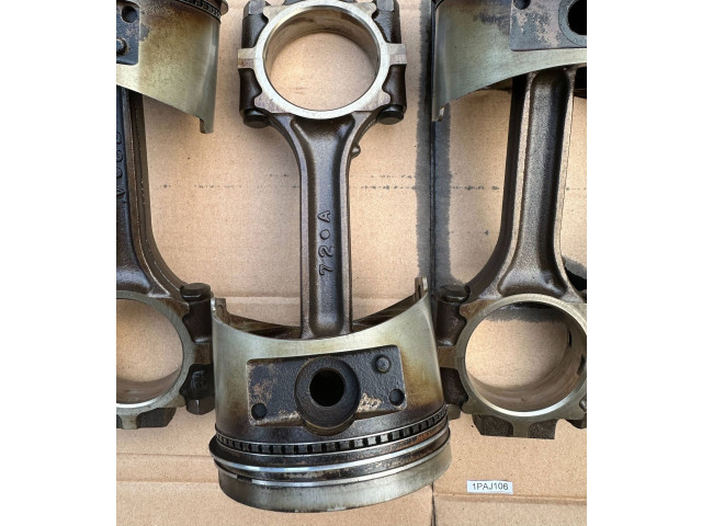 Píst MD152563, MD119671   Mitsubishi Pajero     