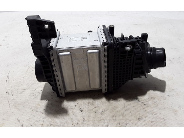 Интеркулер  32249372   Volvo XC60 2.0